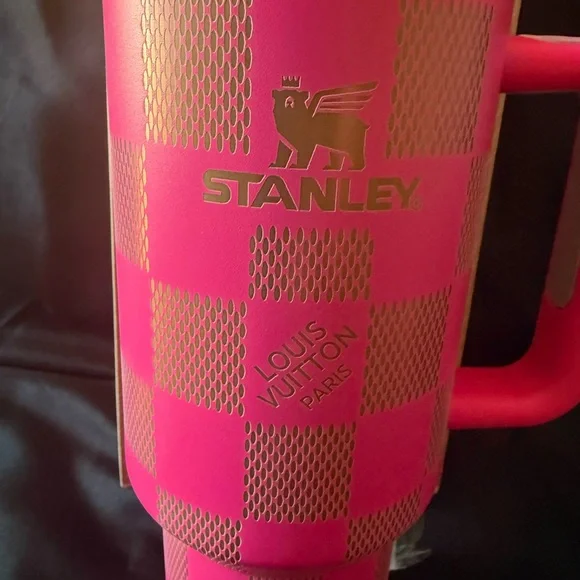 New Stanley 40oz Laser LEngravedV Hot Pink Checkered Tumbler with Straw - Picture 2 of 8
